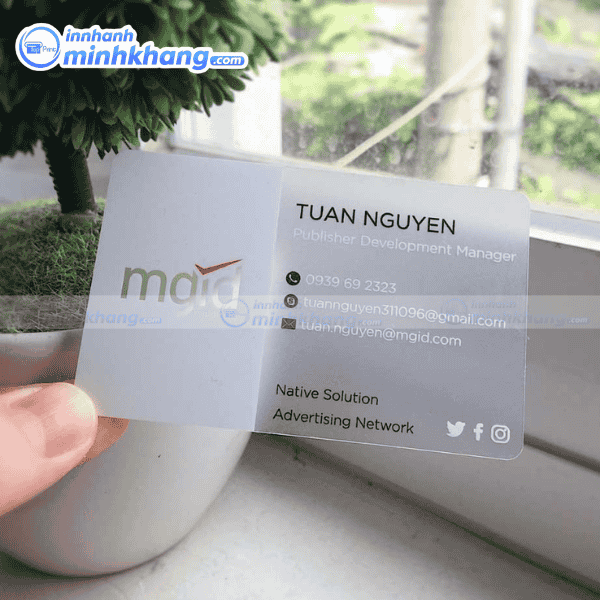 Mẫu in name card nhựa trong suốt chất liệu PVC trong